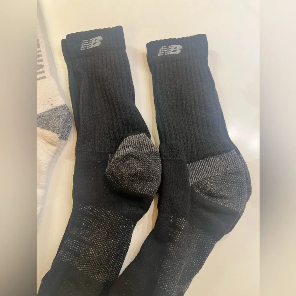 SOCKS - MENS CREW STYLE SOCKS - VARIETY OF 4 PAIRS. NEW /LIKE NEW SIZE 8.5-13